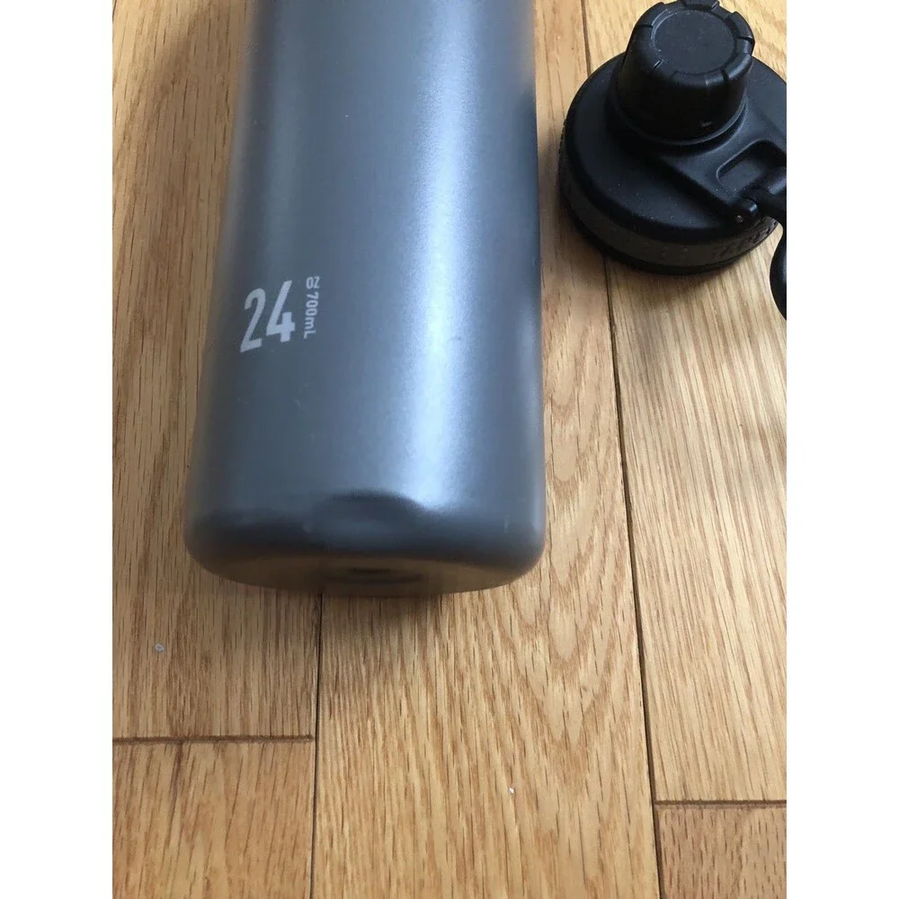 TAKEYA‎ 20 oz. Stainless Steel Hydration Bottle Gray Screw Top with Handle